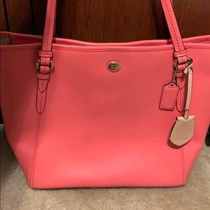 AUTHENTIC: Spring time coach purse!